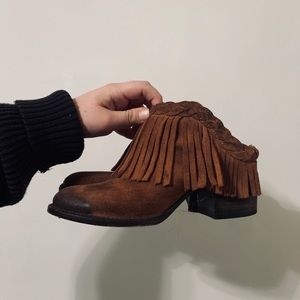 *SOLD* Freebird by Steven - Lucy Clogs 🌙